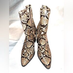 Women Animal Print Hight Heal Booties Size 6.5. Unbranded made In China